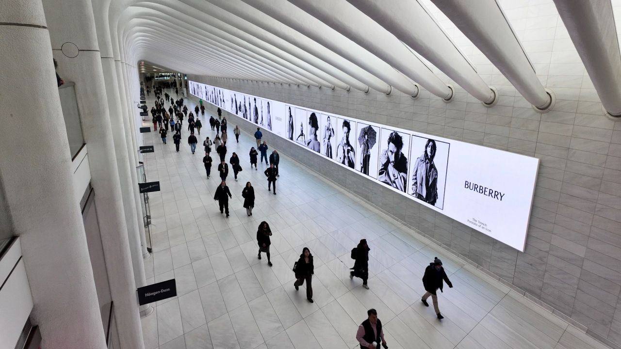 Iconic DooH Works: When Scale Meets Storytelling - Westfield The Hundred Burberry Trenchcoat Campaign (Images: Westfield) Westfield The Hundred Burberry Trenchcoat Campaign (Images: Westfield)