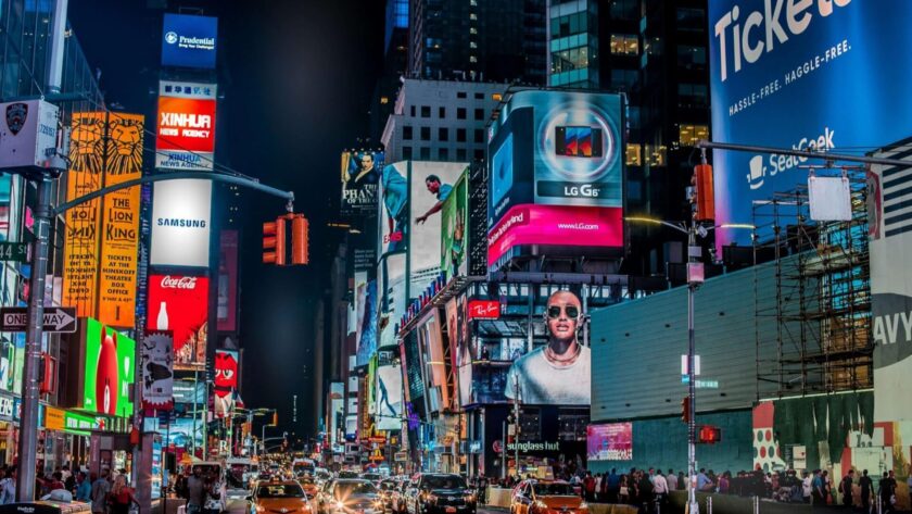 Apple Tops Ad Rankings as DooH Keeps Growing