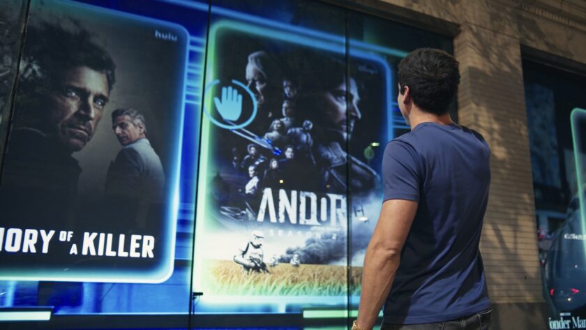 Turning Empty Storefronts Into Interactive DooH 