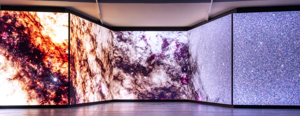 Fine-pixel LED ensures high image quality at close angles. (Image: Samsung)