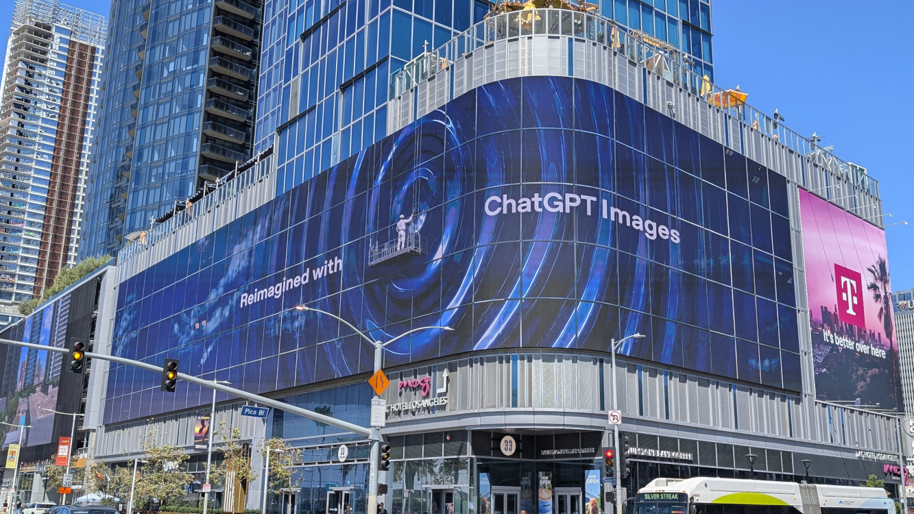 DooH Campaigns on Moxy in DTLA (Image: invidis)