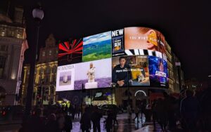 WOO Study Reveals $1.4 Billion Global Programmatic DooH Market