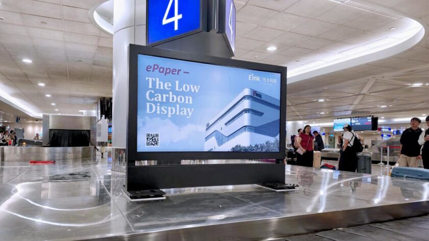 The 75-inch color e-paper display is installed beside a baggage carousel in Terminal 2 at Taoyuan International Airport (Image: E Ink)