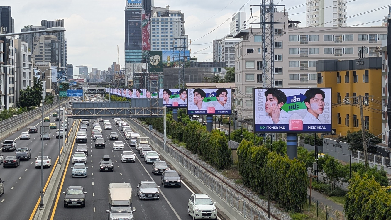 DooH sign in Bangkok (Image: invidis)