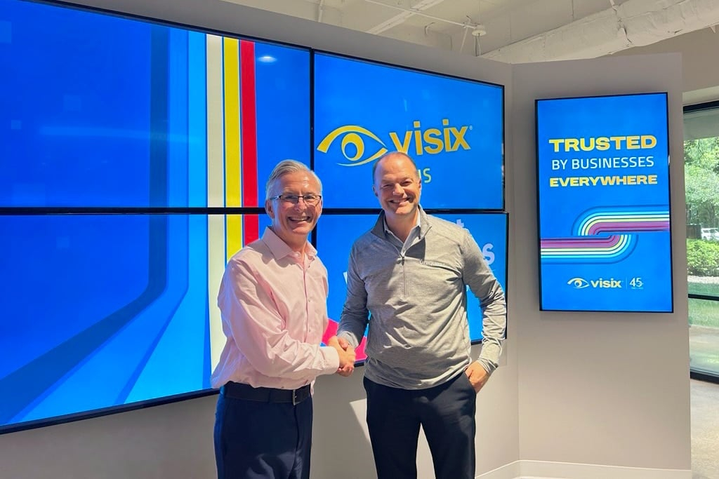 Visix CEO Sean Matthews and Uniguest CEO Matt Goche (Image: Uniguest)