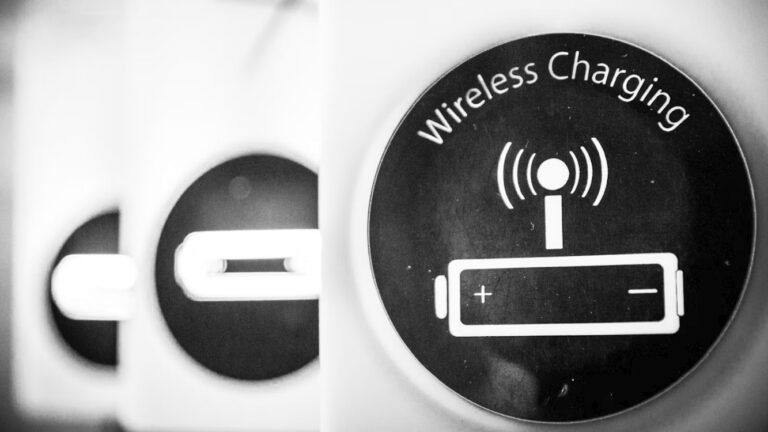 Wireless Charging (Image: Limor Zellermayer / Unsplash)