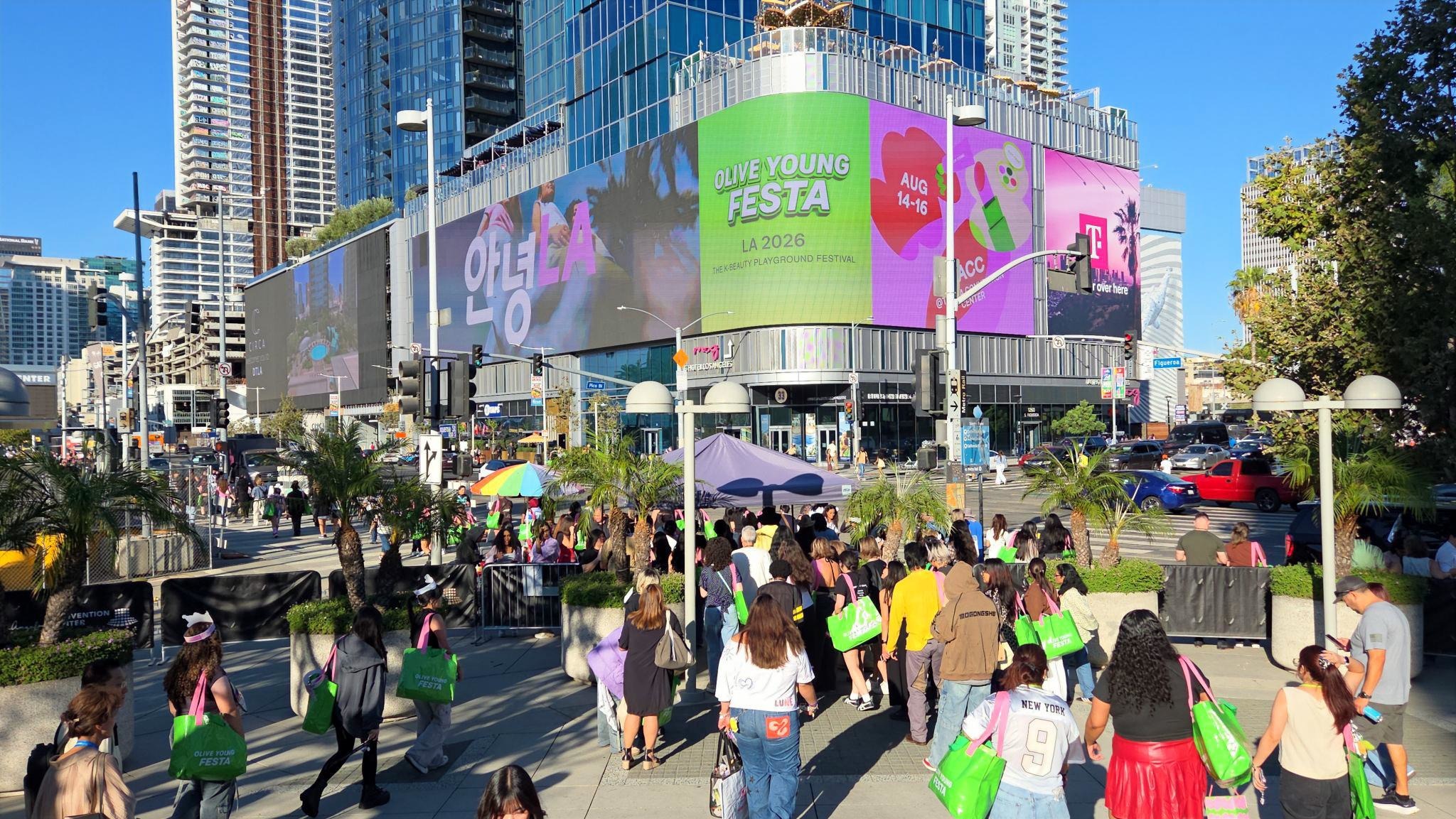 DooH: Olive Young Targets LA K-Beauty Fans With Event-Driven OoH Campaign - Olive Young promoted Festa LA 2026 with large-format OoH displays near the Los Angeles Convention Center (Image: BloomingTerra) Olive Young promoted Festa LA 2026 with large-format OoH displays near the Los Angeles Convention Center (Image: BloomingTerra)