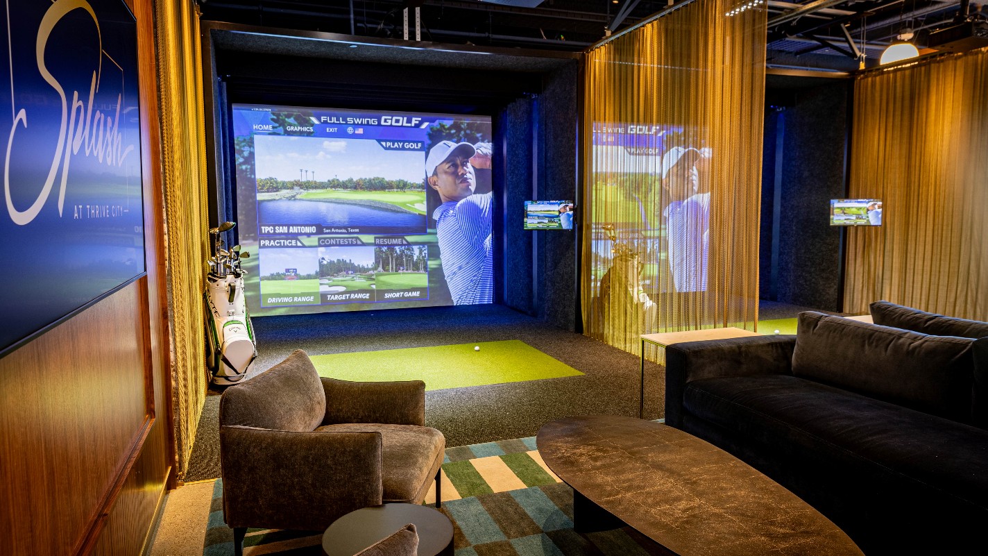 Splash Sports Bar’s private Full Swing Golf simulator bays combine large-format projection with additional displays for custom messaging and sponsored content (Image: 22Miles)