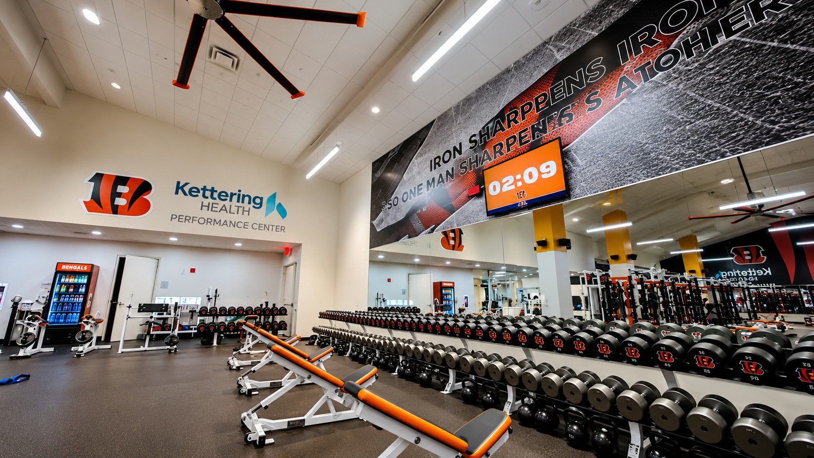 Samsung displays in the Cincinnati Bengals' weight room support training and player preparation (Image: Samsung)