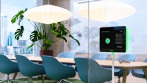 Humly and Comeen Integrate Room Displays and Workplace Management