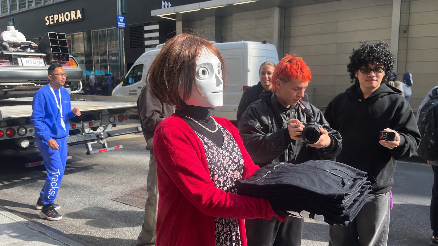 A humanoid robot takes to the streets of Manhattan as part of Seedtag's Advertising Week campaign highlighting the human side of AI-driven advertising. (Image: Seedtag)