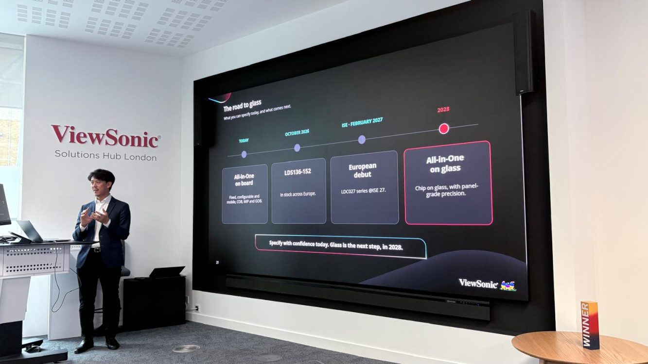 Luke Cheng, director of global business development at Viewsonic, presents the company’s COG roadmap. (Image: invidis)