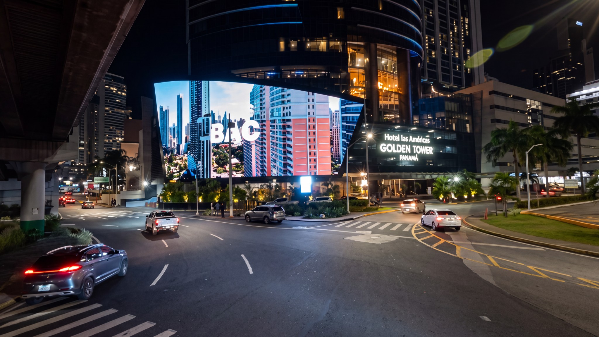 La Reina uses its curved LED canvas for large-format creative visible from multiple approaches to the site. (Image: La Reina)