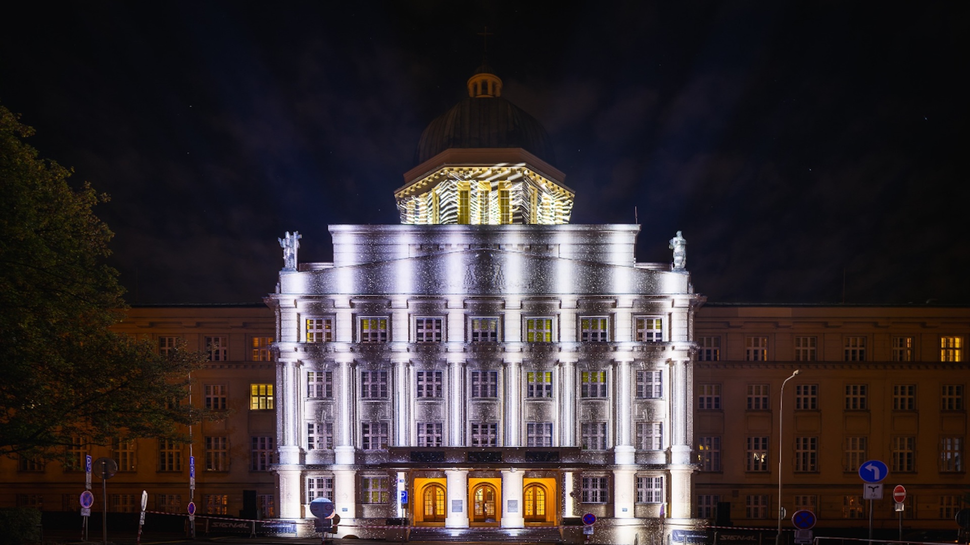 Projection Mapping: Panasonic brings Hive Players to Prague - At the 2026 Signal Festival, Panasonic projectors projected images onto some of Prague's historic buildings. (Photo: Dusan Vondra/ Panasonic)