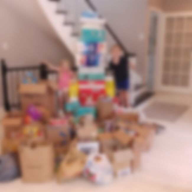 LG Canada Exec’s Little Kids Help Fill COVID-depleted Shelves At Toronto-area Food Bank