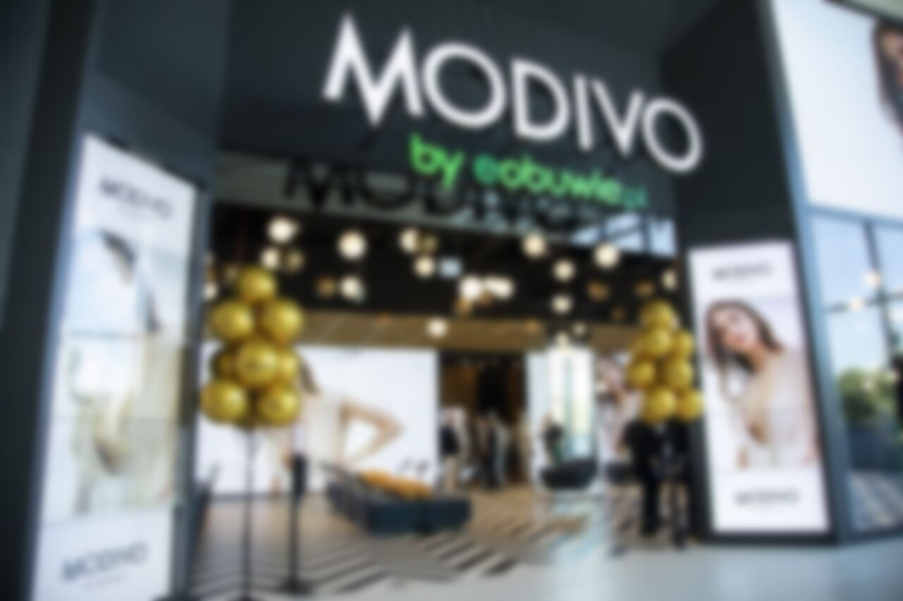 Polish Apparel Retailer Modivo Launches Digitally-Driven, Video Wall-Heavy New Format Store