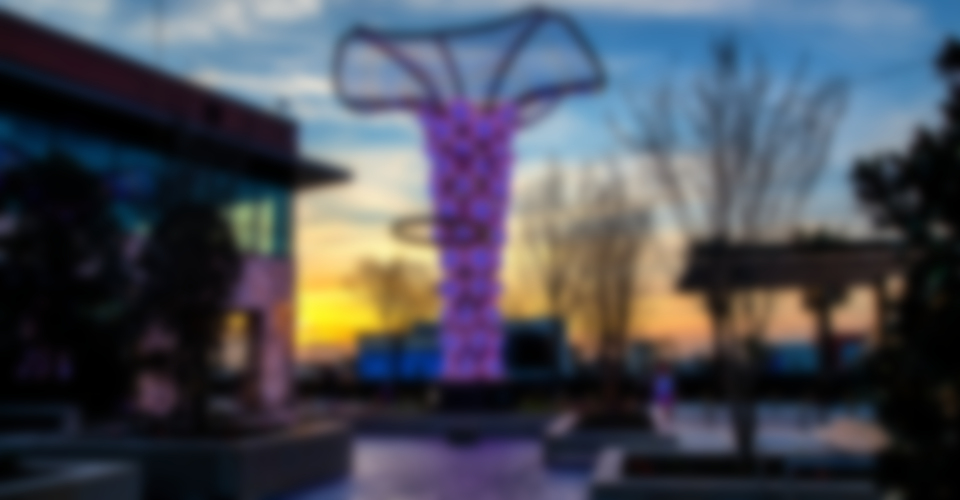 35-Foot “Kaleidoscope” Art Tower In Dallas Built From 400+ Triangular LED Panels