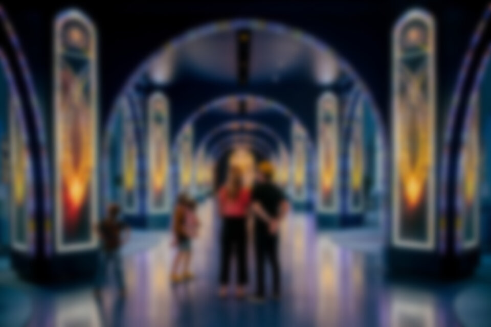 Hotel Near Disneyland Uses Displays, Projection To Make “Grand Magic” In Lobby