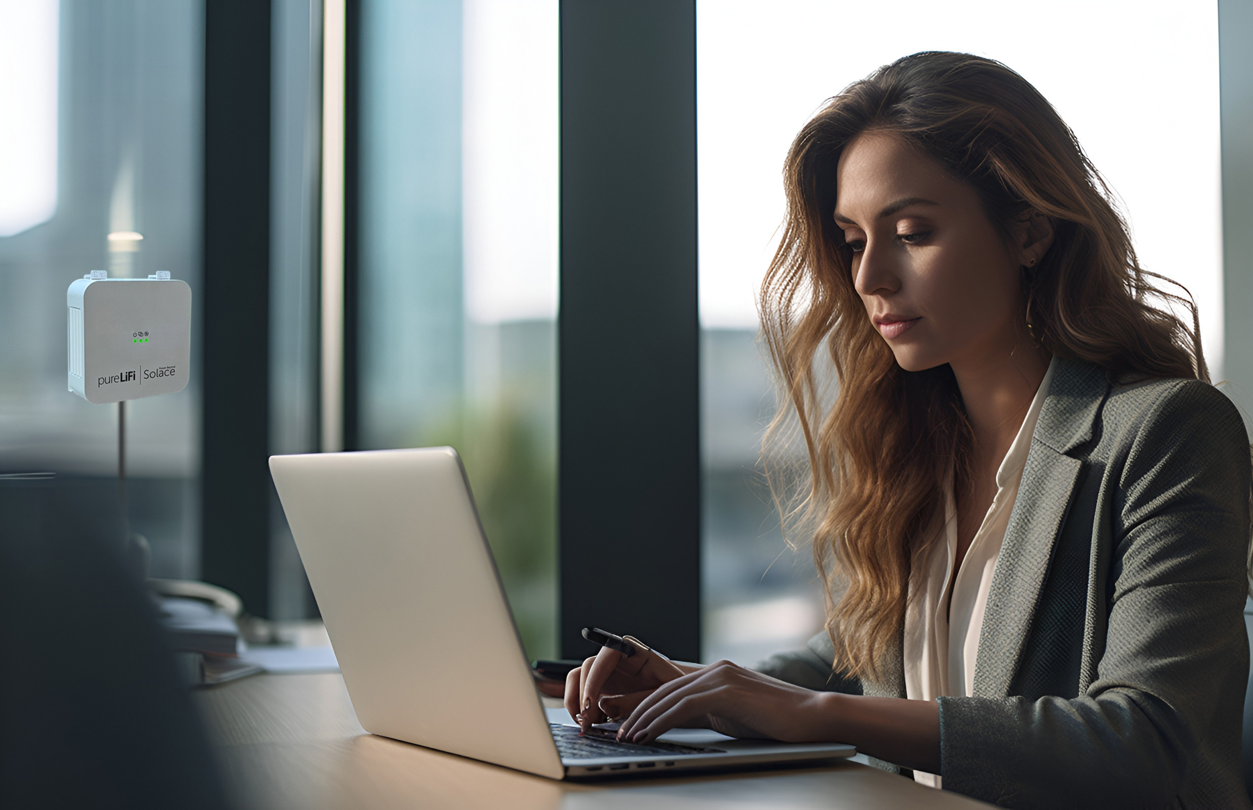 LiFi Technology Mashed Up With Wireless Power For New Connectivity Option