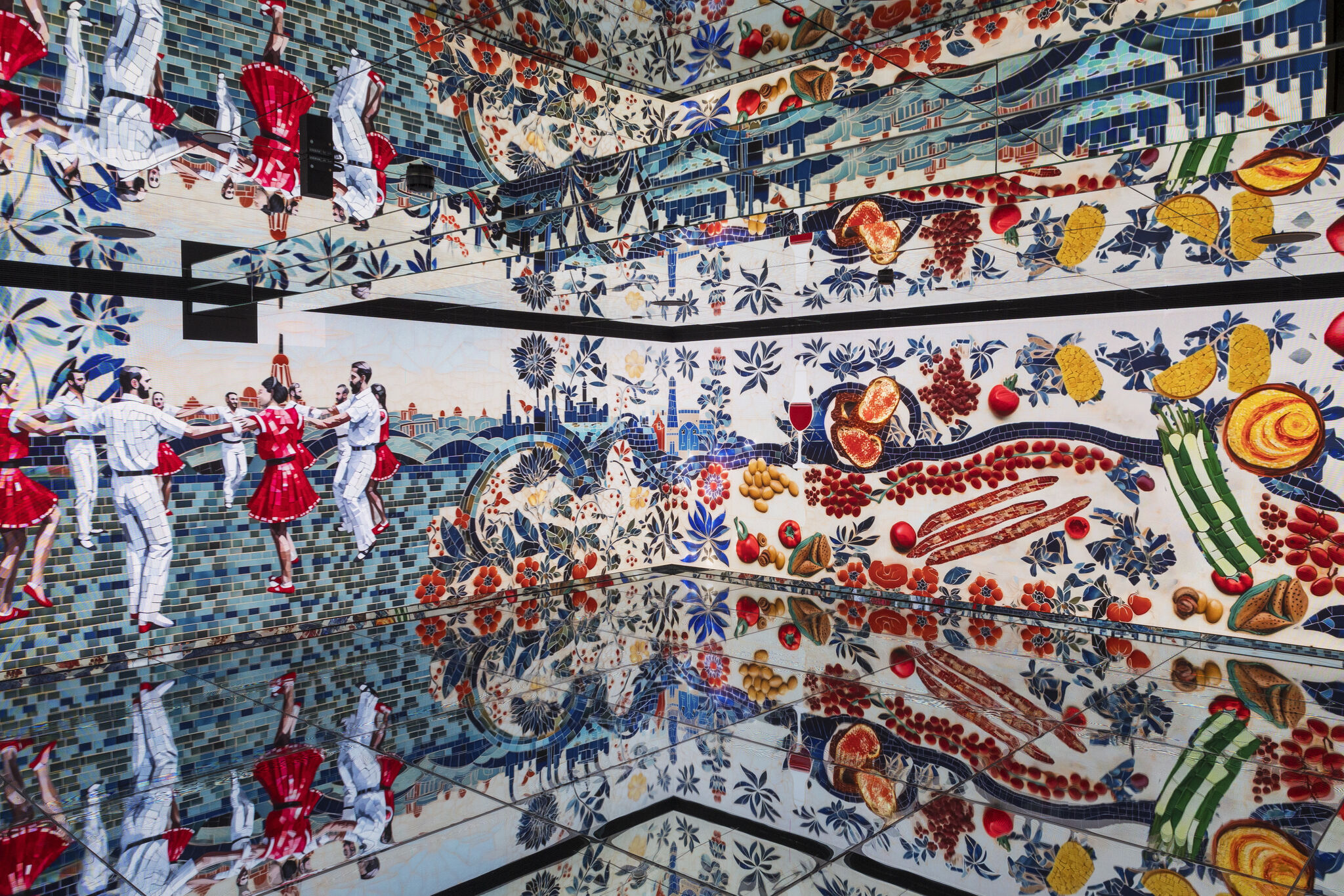 New Off Museum In Barcelona Includes Digital Gallery Amplified by Mirrors