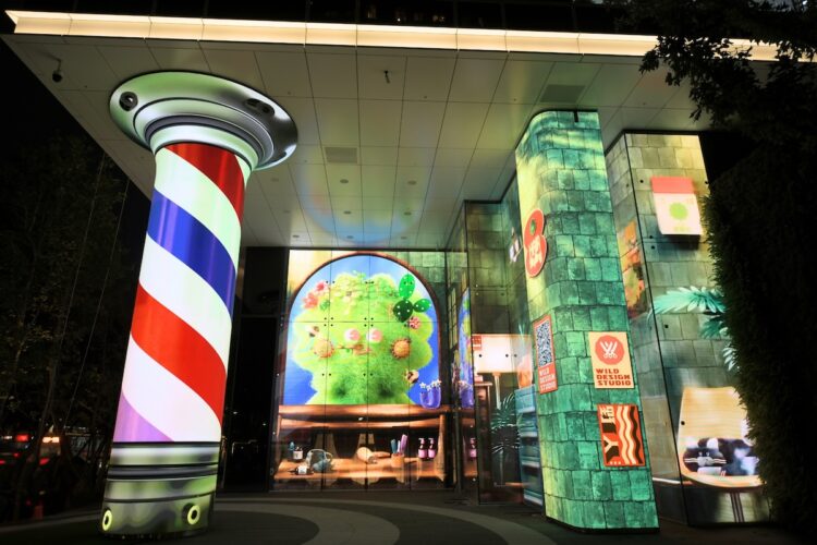 360-Degree LED Column, 10M-High Dynamic Windows At New Public Media ...