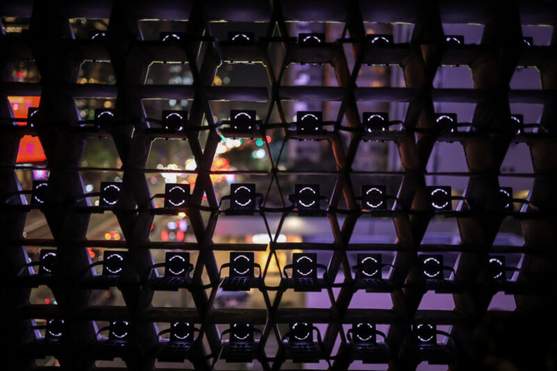 The digital facade on the Fiesp building is made up of 120,000 LED dots. (Image: ON)