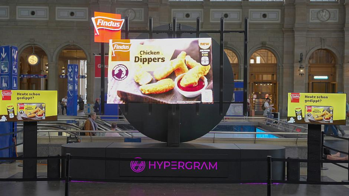 “Holographic” Displays to Dazzle Soccer Fans in Switzerland - Hologram-ish frozen chicken ad at Zurich train main station (Image: findus) Hologram-ish frozen chicken ad at Zurich train main station (Image: findus)