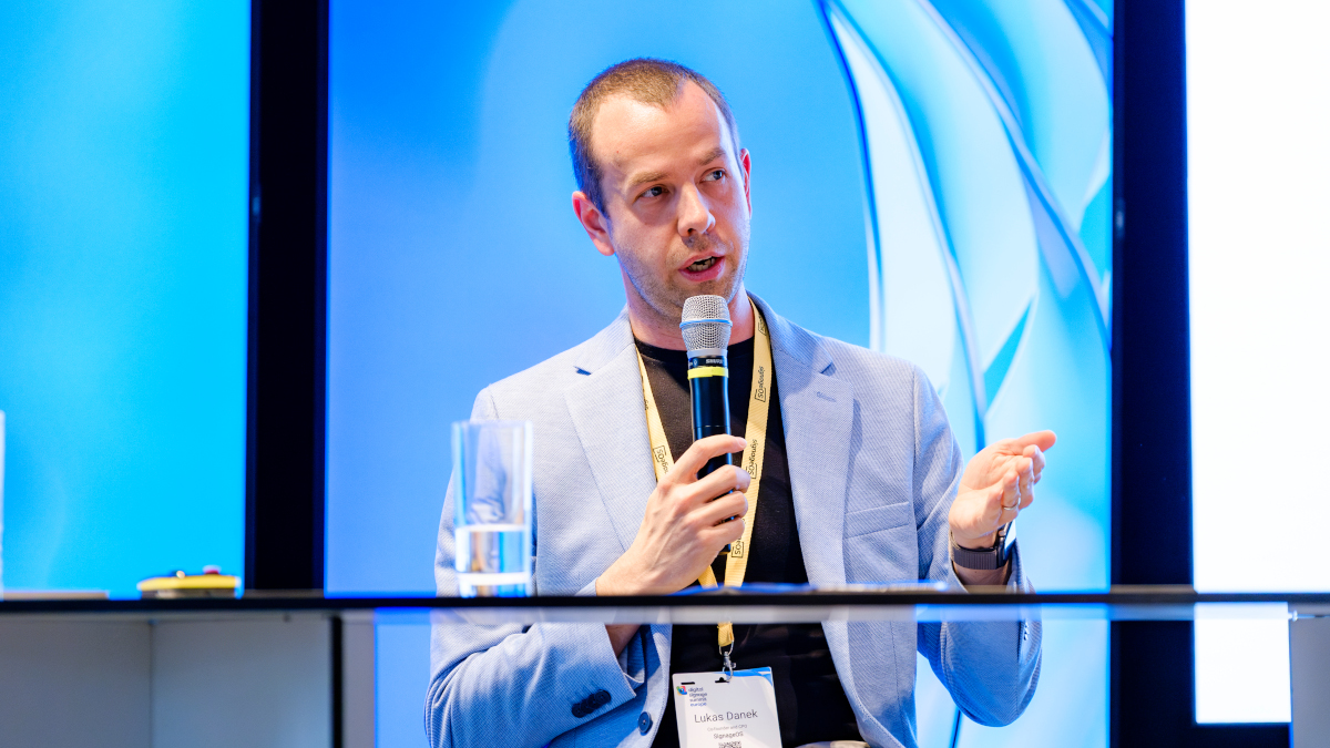 AI in Digital Signage: Lukas Danek on How SignageOS Integrates AI Across Teams - SignageOS' Lukas Danek at DSSE 2025 (Image: invidis) SignageOS' Lukas Danek at DSSE 2025 (Image: invidis)