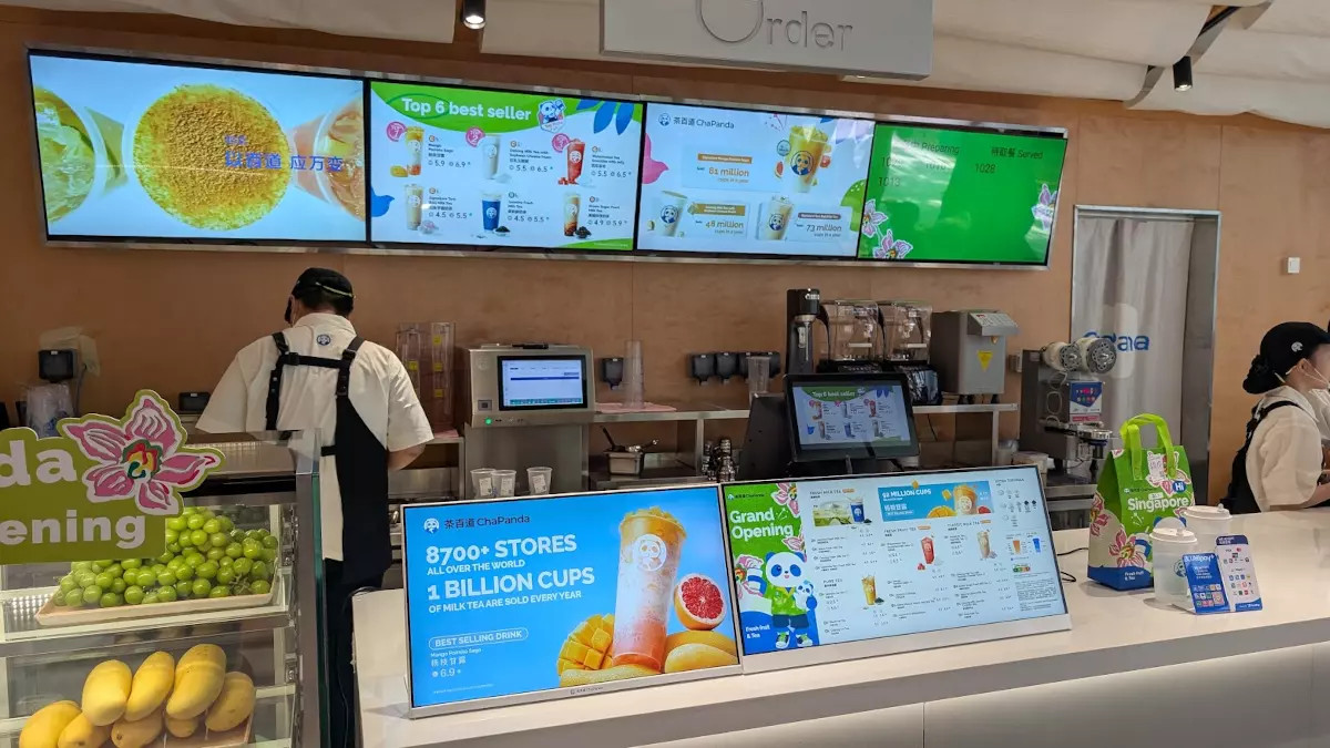 Chapanda store in Singapore with counter screens (Photo: invidis)