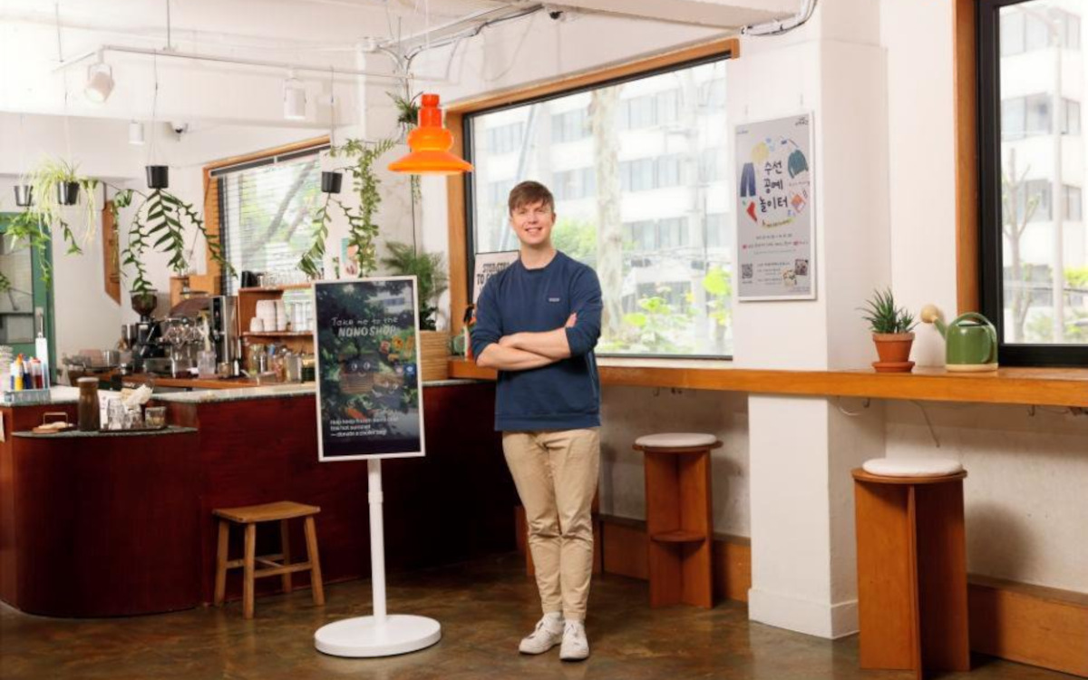 Nono Shop Swaps Print for Samsung Color E-Paper to Cut Energy Use, Reduce Waste - Julian Quintart, founder and owner of Nono Shop (Image: Samsung) Julian Quintart, founder and owner of Nono Shop (Image: Samsung)