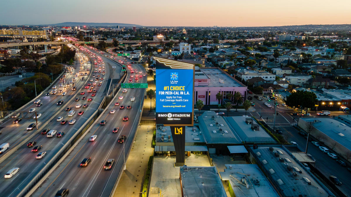 SNA Displays delivers full-motion LED visibility to both north and southbound traffic in busy Los Angeles (Image: SNA Displays).