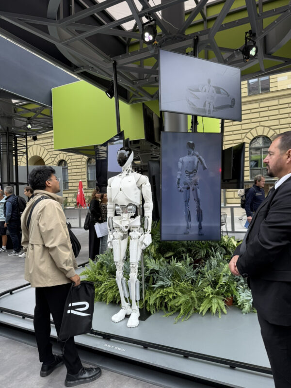 Cable chaos eliminated (Image: invidis)