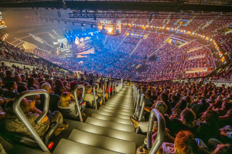 A packed house pays tribute to Nino Bravo on opening night