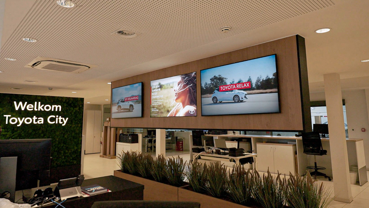 Samsung displays at the Toyota dealerships (Image: Samsung)