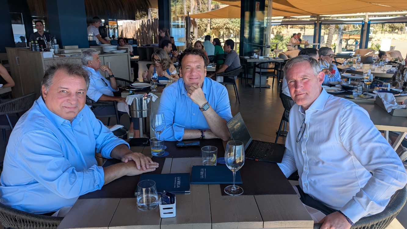 From left to right: Econocom CEO Angel Benguigui, BDM managing director Israel Garcia, and Florian Rotberg from invidis/Sixteen:Nine (Image: invidis)