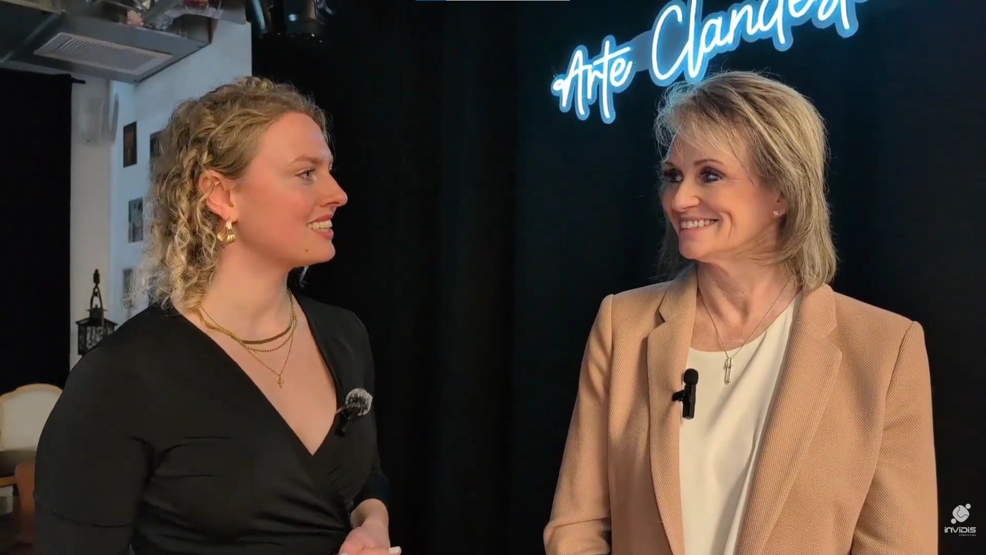 Spectrio's Tamara Bebb talks with Sixteen:Nine editor Antonia Hamberger (Image: Sixteen:Nine)