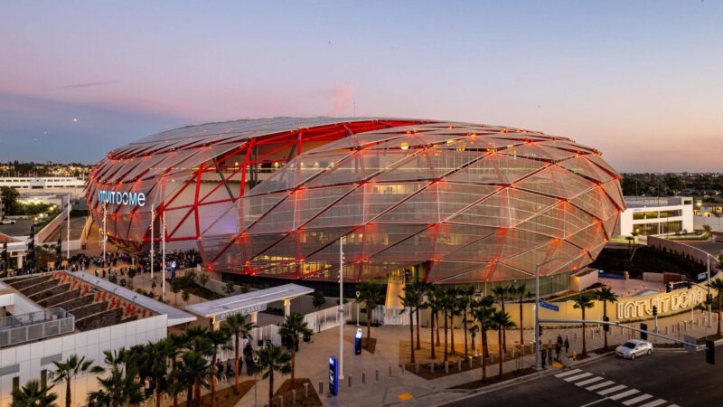 The LED exterior of Intuit Dome is synchronized with digital pylons outside the venue. (Image: Dimensional Innovations)