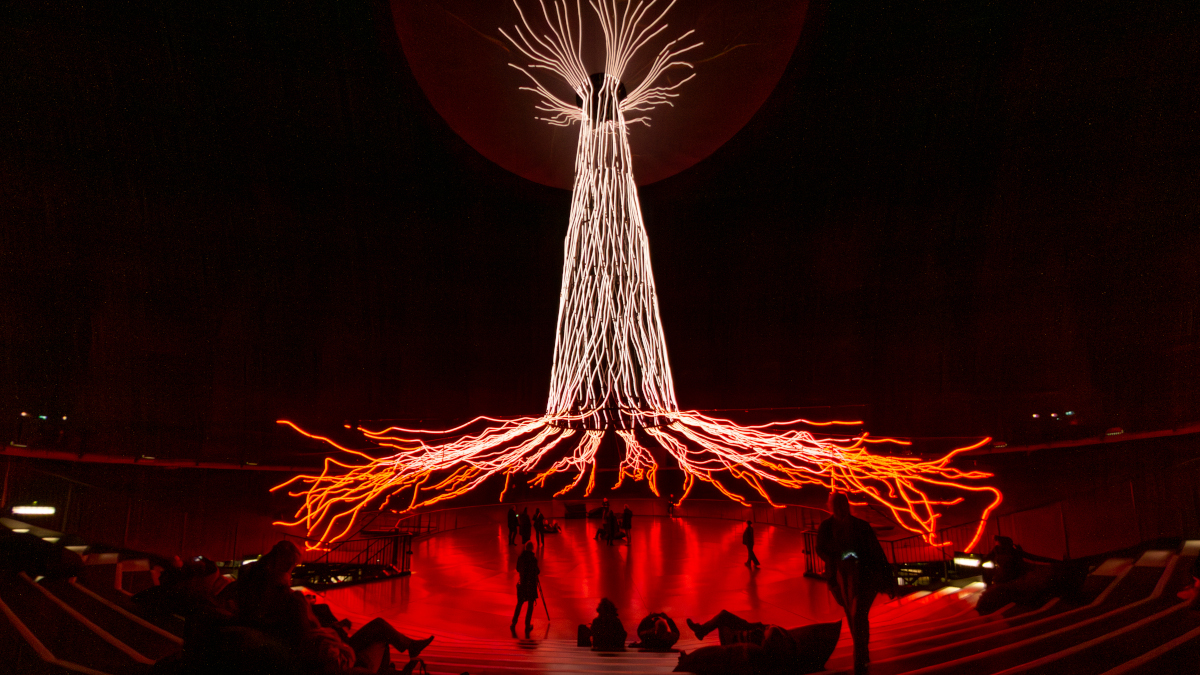 "Mythos Baum" is a 35-meter-high tree made up of 1.74 miles of LED strands. (Image: Thomas Schwarz | Ars Electronica)