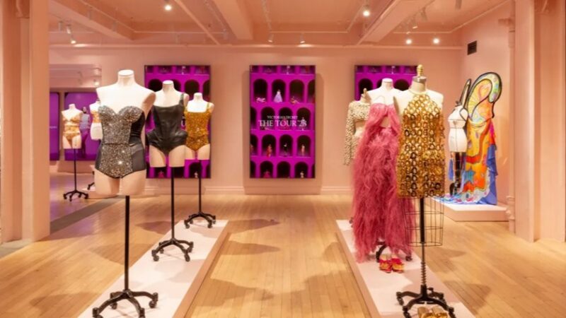 Large-Format Displays at Victoria’s Secret Fifth Avenue Flagship (Image: CrownTV)